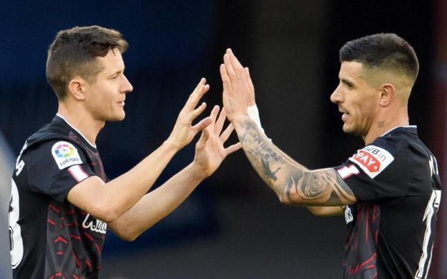 Ander Herrera, que volvió a los terrenos de juego, y Yuri Berchiche celebran el triunfo en el RCDE Stadium. Ander Herrera, que volvió a los terrenos de juego, y Yuri Berchiche celebran el triunfo en el RCDE Stadium.
