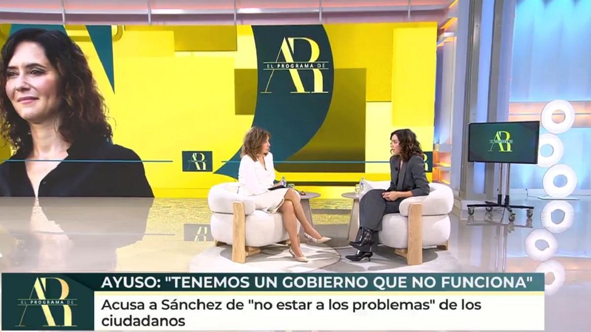Ana Rosa Quintana, entrevistando (una vez más) a Isabel Díaz Ayuso.