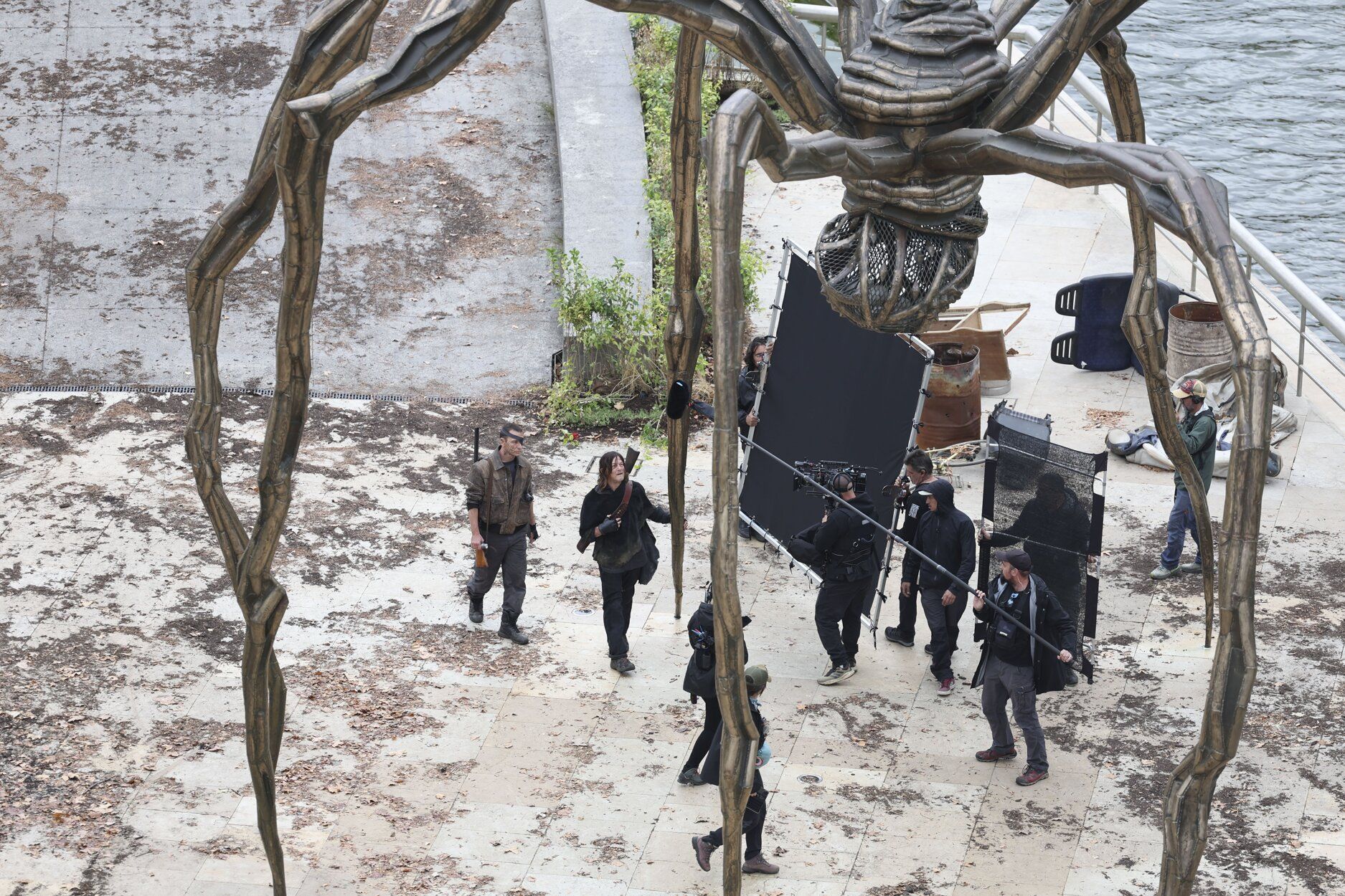 Rodaje de la serie 'The Walking Dead: Daryl Dixon’ en el Guggenheim.