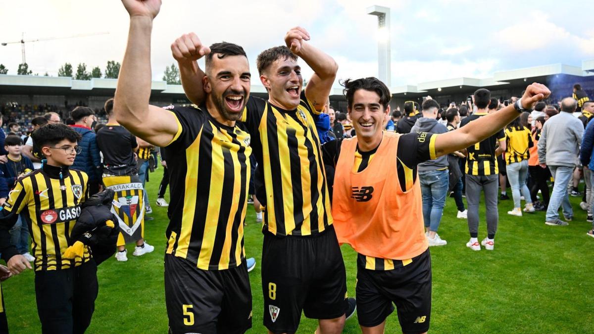 El Barakaldo CF logró su segundo ascenso consecutivo tras remontar al Orihuela en Lasesarre