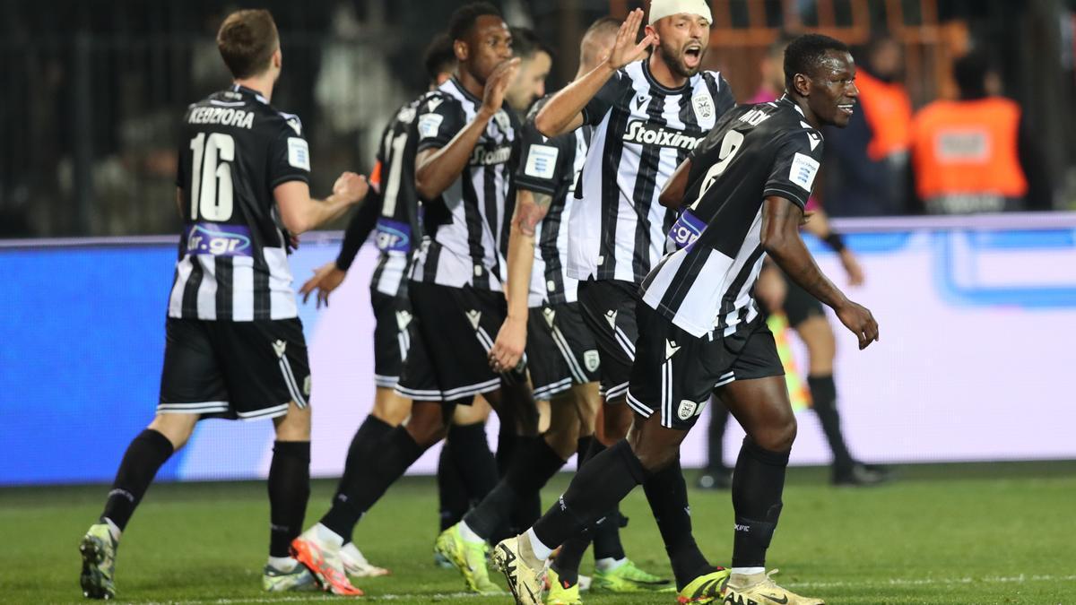 Los jugadores del PAOK celebran el gol de Camara al Levadiakos, en la jornada liguera del fin de semana (victoria 1-0). / PAOK