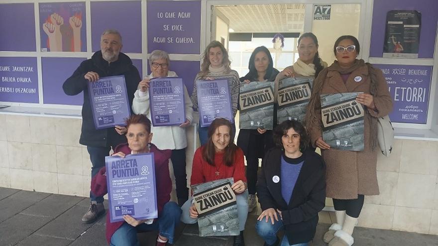 Representantes del Ayuntamiento, Emakumeon Etxea y agentes feministas