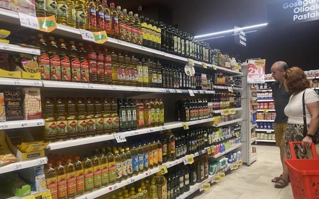 El gasto de las familias en aceite de oliva se ha elevado en 20 euros anuales desde el año pasado. El gasto de las familias en aceite de oliva se ha elevado en 20 euros anuales desde el año pasado.