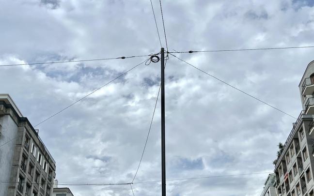 Uno de los postes para instalar las luces de Navidad ubicado en Amara. Uno de los postes para instalar las luces de Navidad ubicado en Amara.