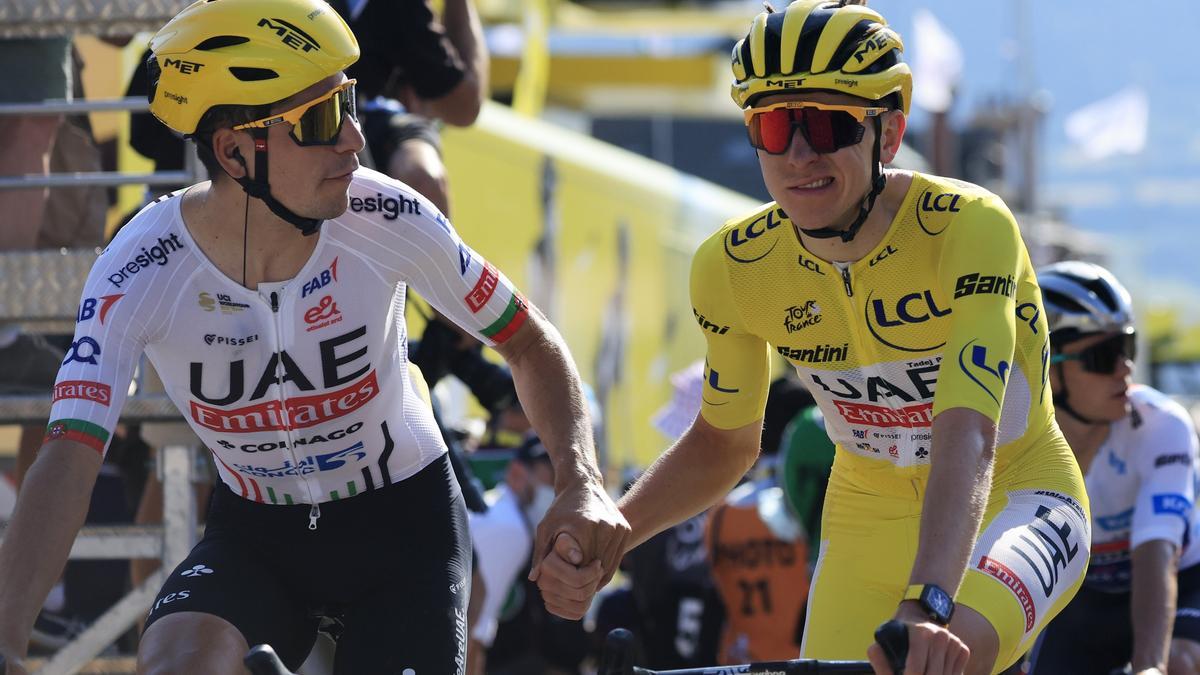 Pogacar, a su llegada a meta junto a Almeida.