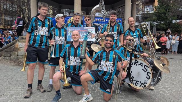Triunfo para The Brass Funkeys, en Haizetara. / Ayuntamiento Amorebieta Triunfo para The Brass Funkeys, en Haizetara.