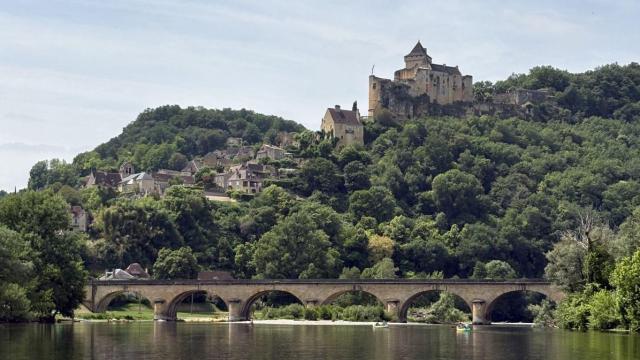 Castillo de Castelnaud sobre el río Dordoña.