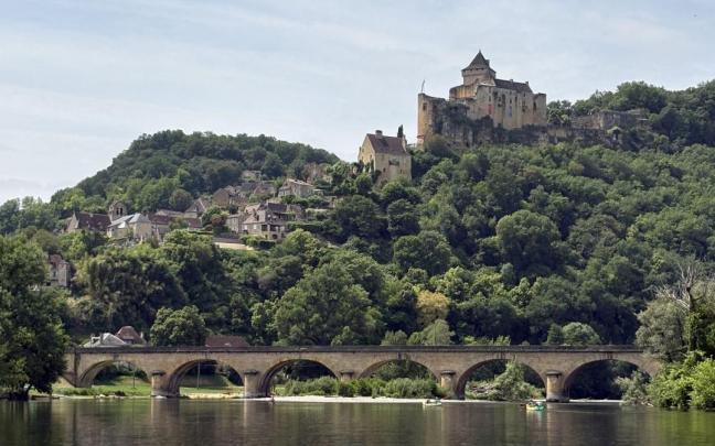 Castillo de Castelnaud sobre el río Dordoña.