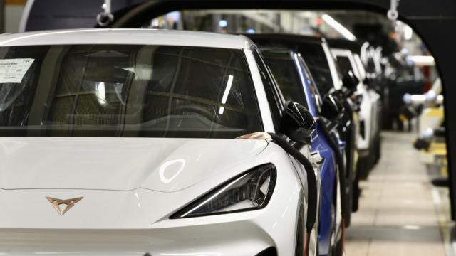 Vehículos en la cadena de montaje de la planta automovilística de Seat en Barcelona.