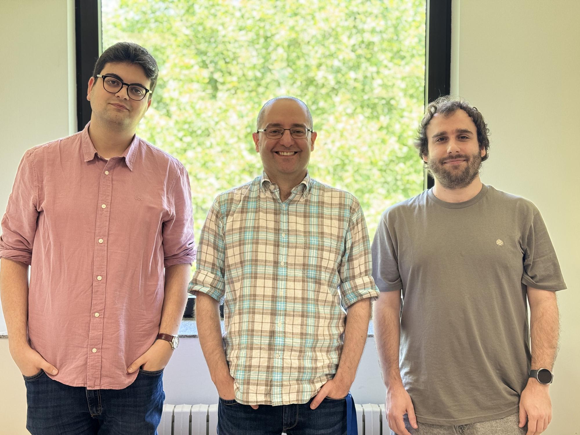 Los investigadores de la Universidad de Deusto Miguel Fernández de Retana, Aitor Almeida y Aritz Bilbao.