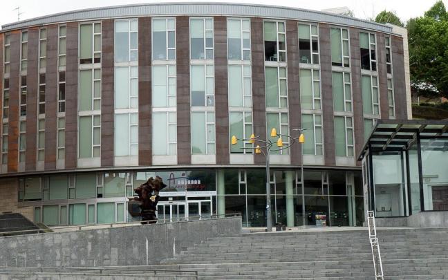 Una de las propuestas es renovar las instalaciones y mobiliario del Centro Sociocultural de Abusu