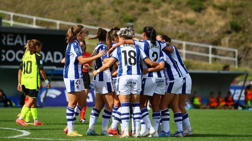 Las jugadoras realistas celebran el gol de Guridi ante el Betis. / RS