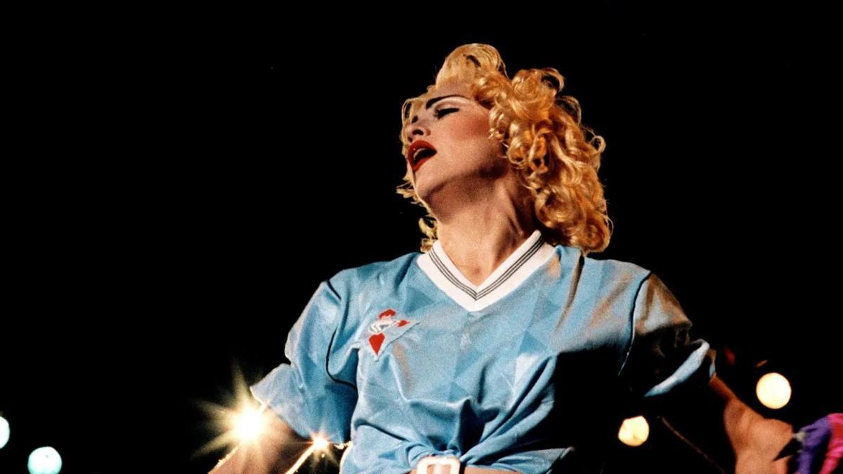 Madonna, con la camiseta del Celta de Vigo en 1990.