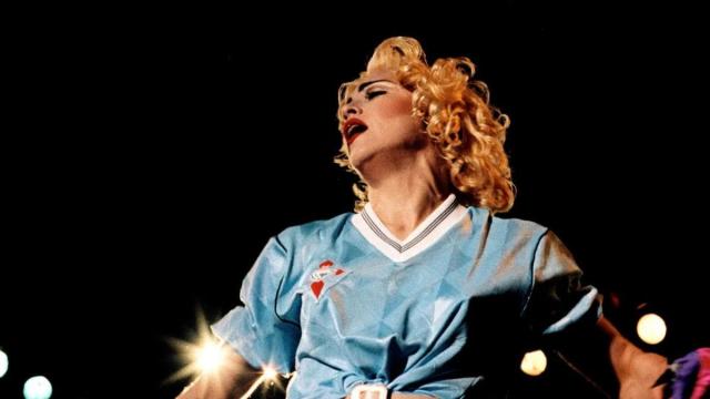 Madonna, con la camiseta del Celta de Vigo en 1990.