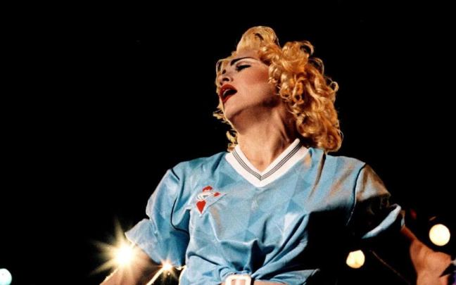 Madonna, con la camiseta del Celta de Vigo en 1990.