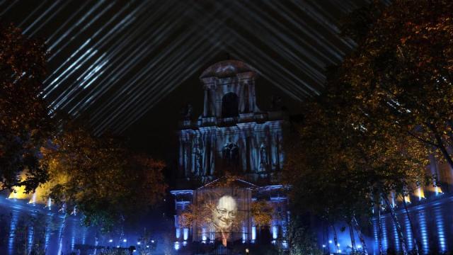 En imágenes: París homenajea a las víctimas de los atentados del 13 de noviembre en su décimo aniversario