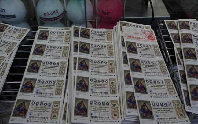 Décimos de lotería a la venta en una administración. Décimos de lotería a la venta en una administración.
