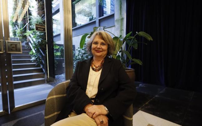 La escritora y profesora Elvira Roca.