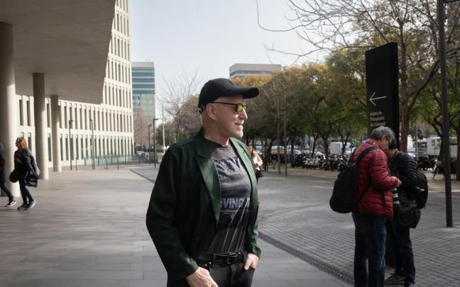 El productor, Josep María Mainat, a la salida del tribunal.