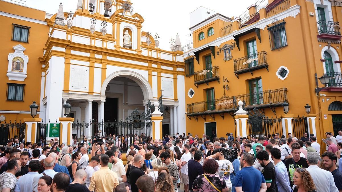 Imagen de la concentración ante la basílica de la Macarena