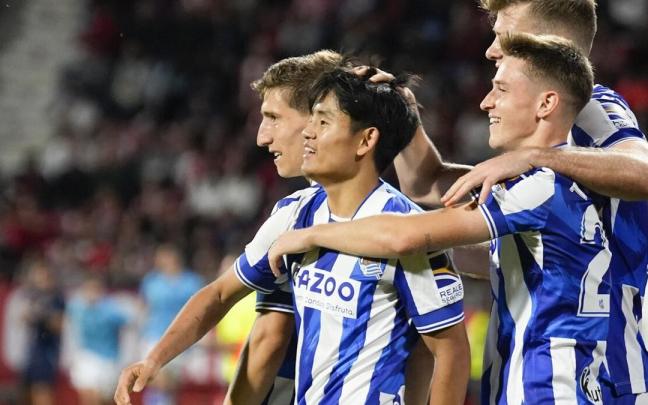 Aihen, Sorloth y Turrientes felicitan a Kubo tras el gol que el japonés le marcó al Girona. / DAVID BORRAT / EFE