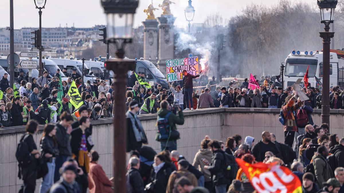 Protestas en Francia tras la aprobación de la polémica reforma de las pensiones