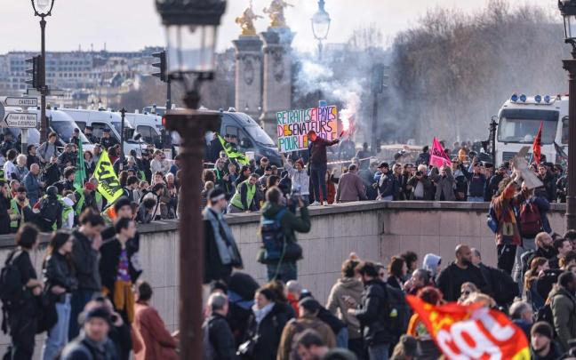 Protestas en Francia tras la aprobación de la polémica reforma de las pensiones Protestas en Francia tras la aprobación de la polémica reforma de las pensiones