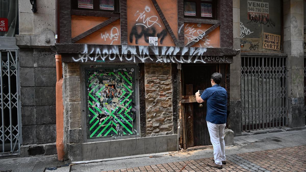 Lonja de la calle Ronda del Caco Viejo de Bilbao en la que se disparó al agresor Oskar González