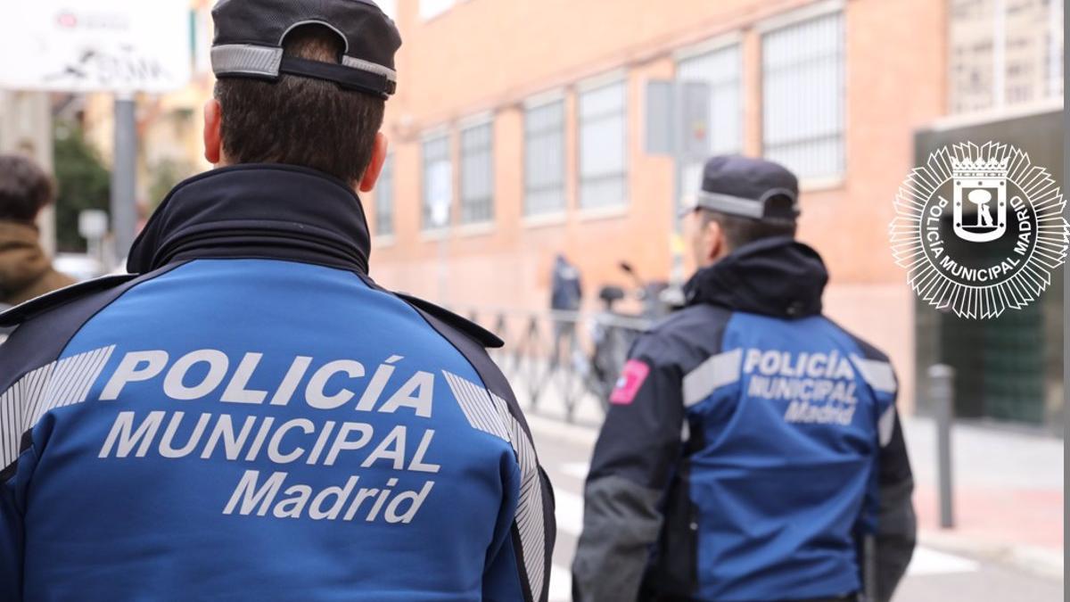 Dos agentes de la Policía Local de Madrid.