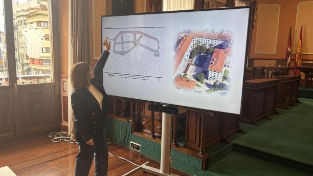 La alcaldesa de Irun, Cristina Laborda, durante la rueda de prensa celebrada esta mañana.