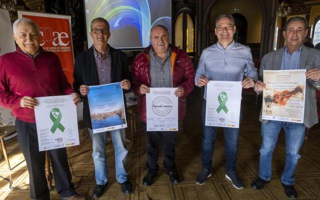 Representantes de la Federación de Coros, en el Nuevo Casino Principal.