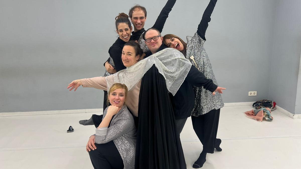 Los integrantes de Uikan junto a Alejandro Alcain.