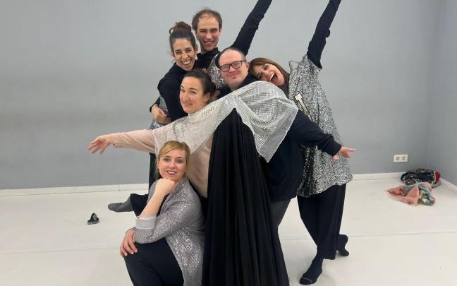 Los integrantes de Uikan junto a Alejandro Alcain.