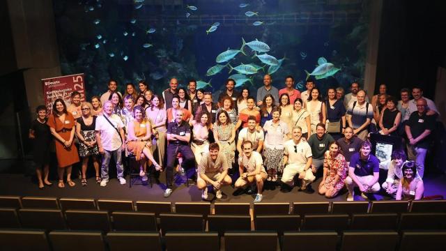 Profesorado, graduados y graduadas de diferentes promociones, y alumnado disfrutó del evento que acogió el Aquarium de Donostia. / Iker Azurmendi. Profesorado, graduados y graduadas de diferentes promociones, y alumnado disfrutó del evento que acogió el Aquarium de Donostia.