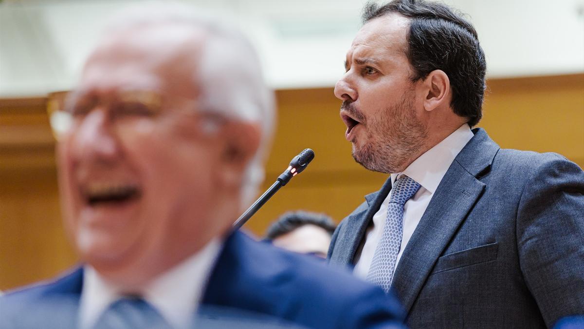 El senador del PP Alejo Miranda, durante una sesión de control al Gobierno, en el Senado.