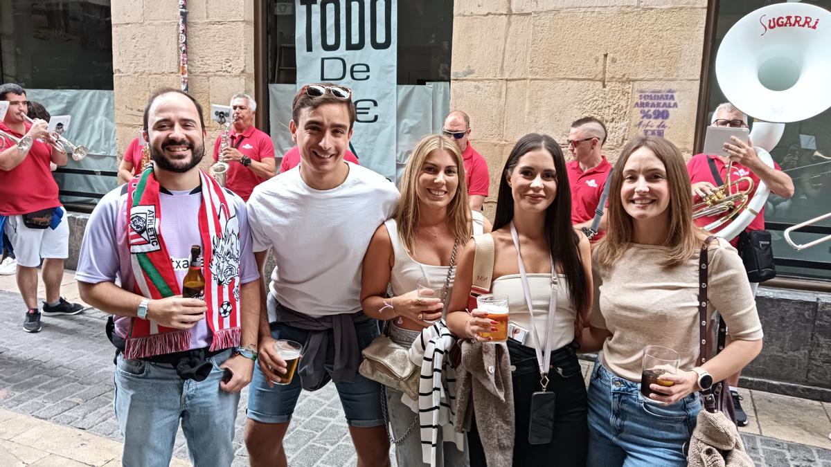 Ane Martínez y sus amigos disfrutan del ritmo de Sugarri en Goienkale