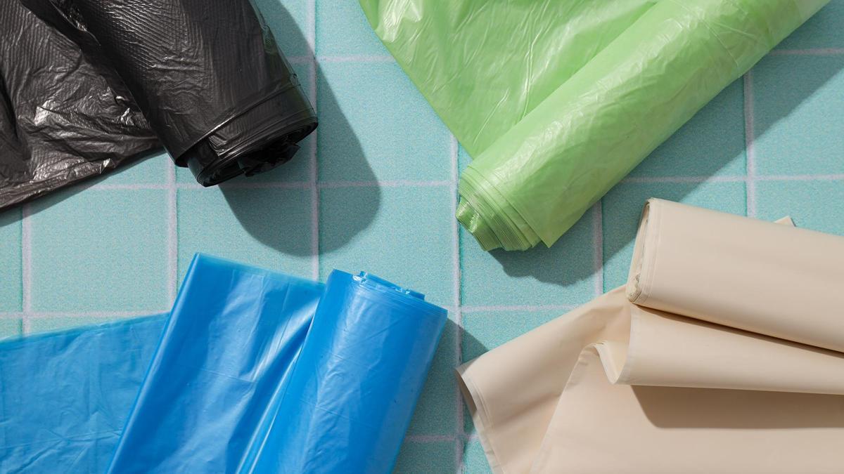Distintos tipos de bolsas de basura para distintos usos.