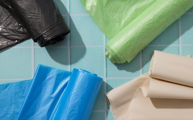 Distintos tipos de bolsas de basura para distintos usos.