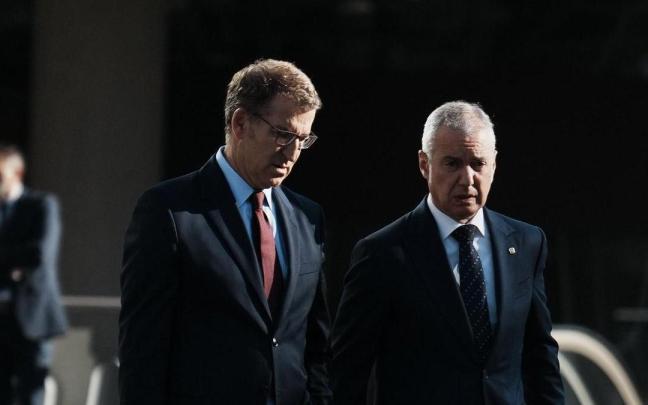 Alberto Núñez Feijóo y el lehendakari Iñigo Urkullu a su llegada a la inauguración del XXVI Congreso Nacional de Empresa Familiar.