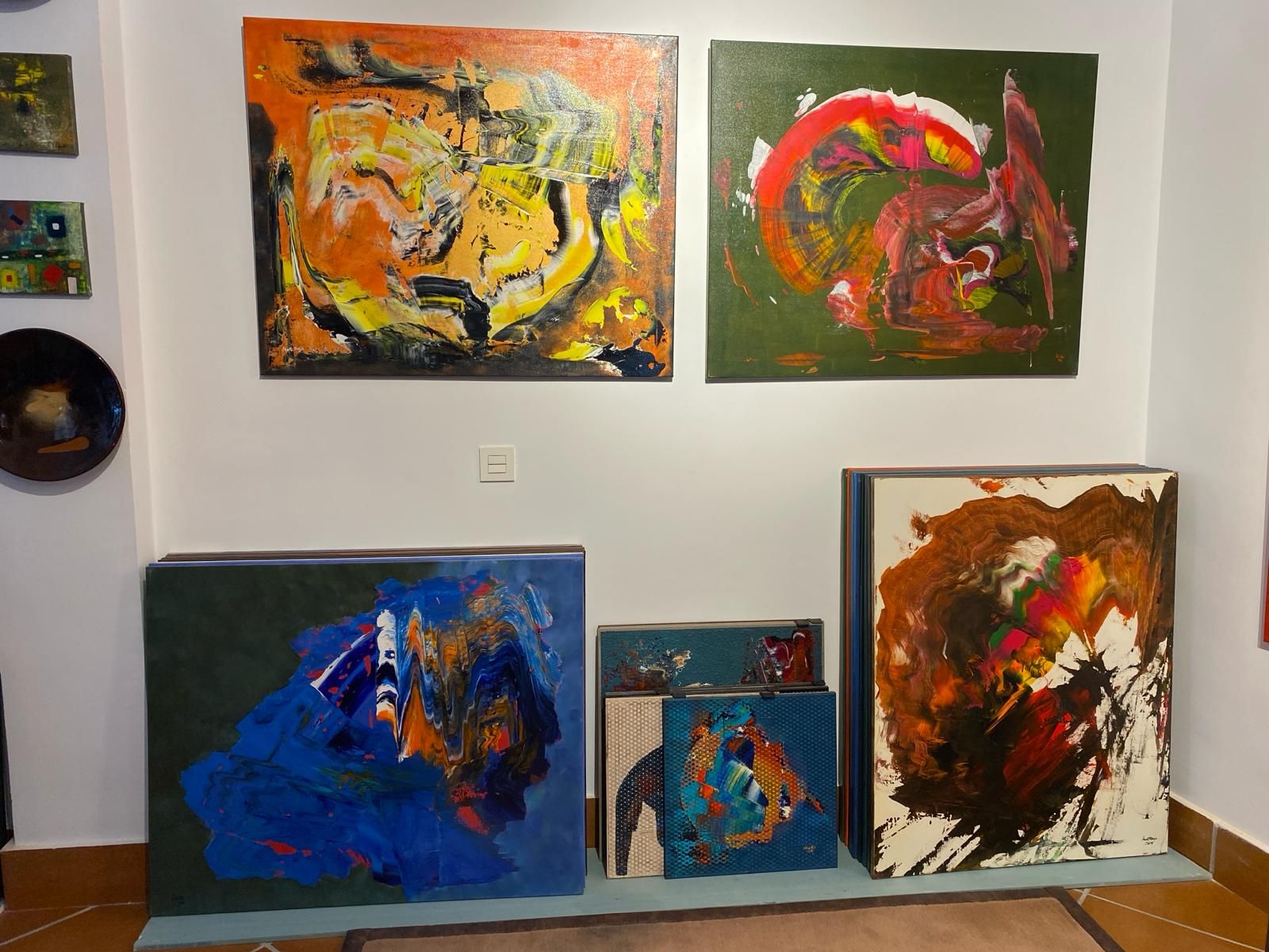 Algunas de las obras del pintor zumaiarra Iñaki Oreja.