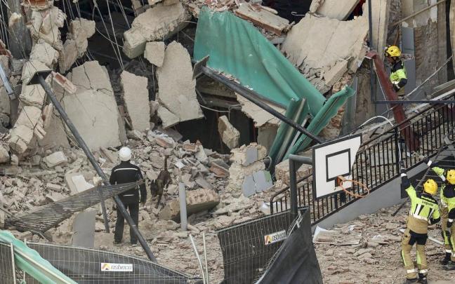 En imágenes el derrumbe de un colegio en Logroño en el que ha muerto un trabajador