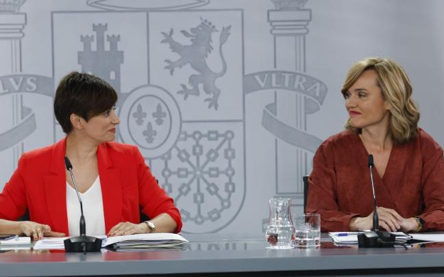 Isabel Rodríguez (i) y Pilar Alegría en la rueda de prensa posterior a la reunión del Consejo de Ministros.