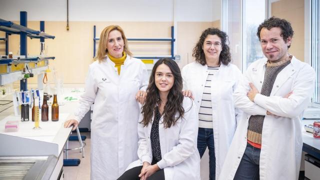 Jonatan Miranda junto al equipo de Gluten3S.