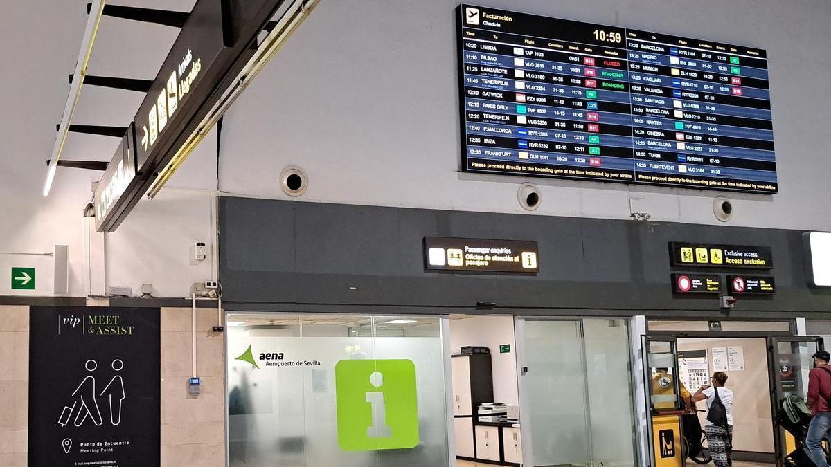 Interior del aeropuerto de Sevilla.