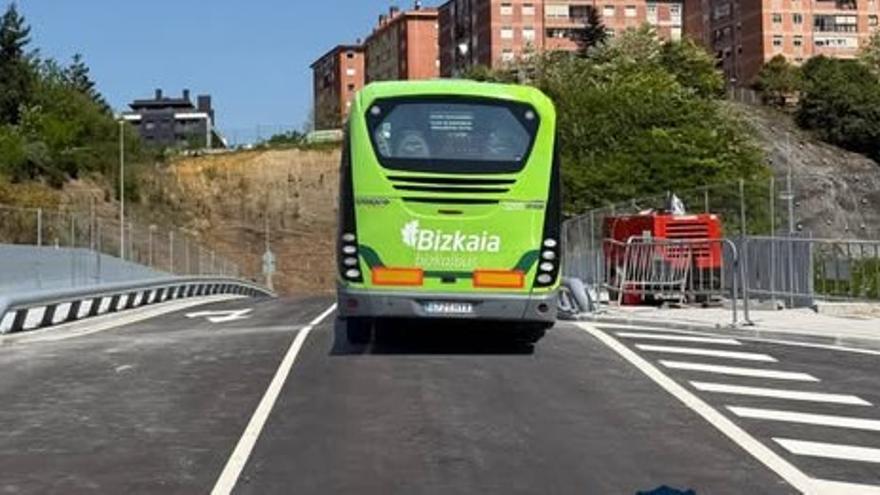 Los autobuses de Bizkaibus y Galdabusa ya circulan por el nuevo puente de Zuhatzu