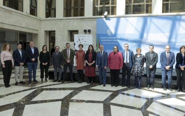 Participantes del acto de constitución del foro para coordinar las políticas de juventud. Participantes del acto de constitución del foro para coordinar las políticas de juventud.