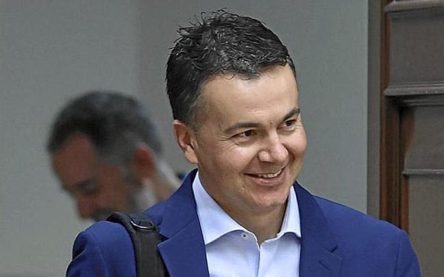 Gómez fue portavoz del PSOE y ahora ejercerá de ministro. | FOTO: E. P. Gómez fue portavoz del PSOE y ahora ejercerá de ministro. | FOTO: E. P.