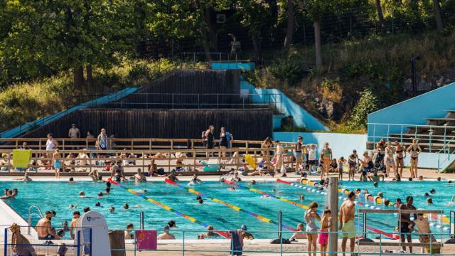 Imagen de archivo de una piscina.