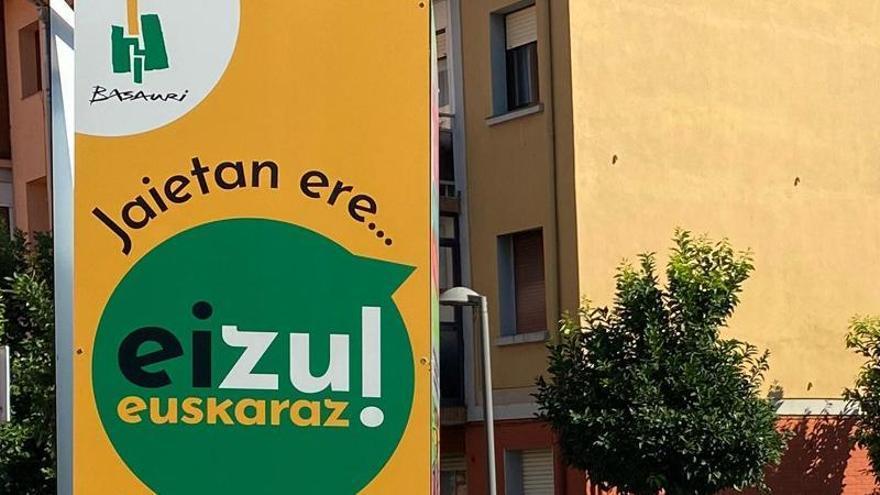 Los totems lanzan mensajes relacionados con euskera, igualdad, inmigración y medioambiente