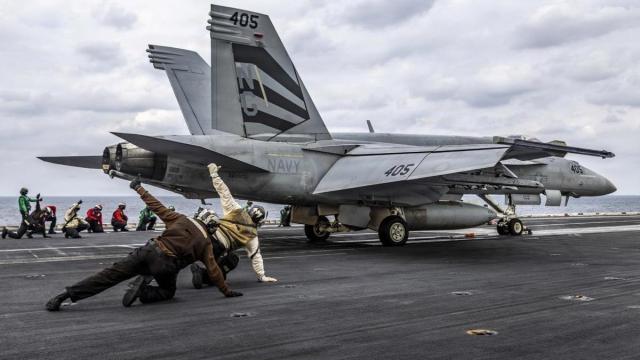 El lanzamiento esta semana de una aeronave estadounidense desde el USS Abraham Lincoln.